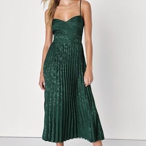 Lulus Regal Romance Emerald Floral Jacquard Pleated Satin Midi Dress Green